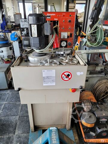 Surface grinding machine for metal specimens 