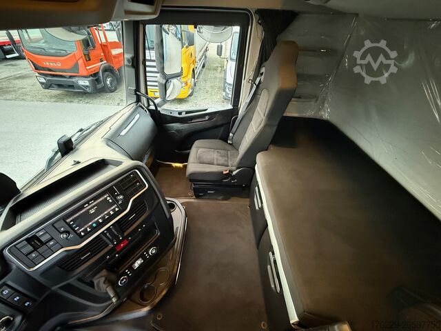 翻斗车 Iveco S-WAY 570