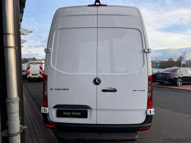 Furgoneta MERCEDES-BENZ Sprinter 317 CDI 4325 9G Klima Kamera