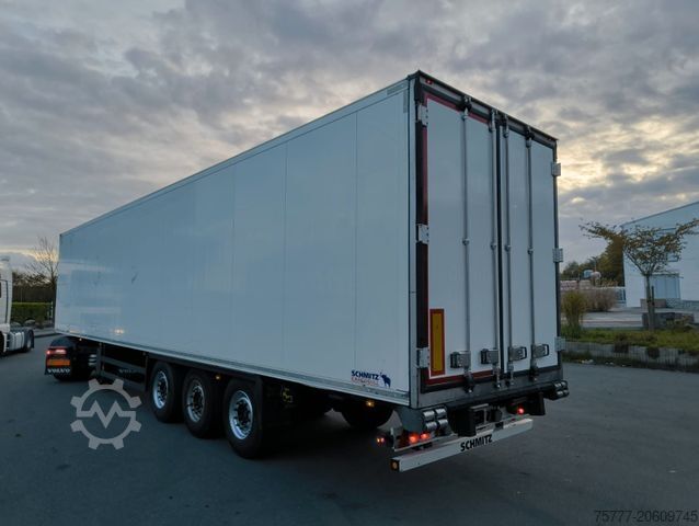 冷蔵セミトレーラー SCHMITZ CARGOBULL SKO24/L-13.4 FP 60- THERMO KING-Rohrbahnen