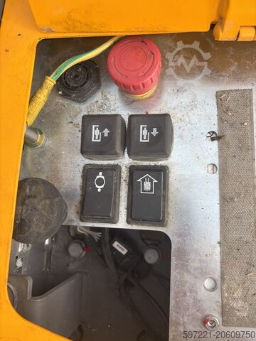 Vertikālie pasūtījumu komplektētāji Jungheinrich EKM 202