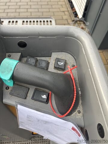 Vertikālie pasūtījumu komplektētāji Jungheinrich EKM 202