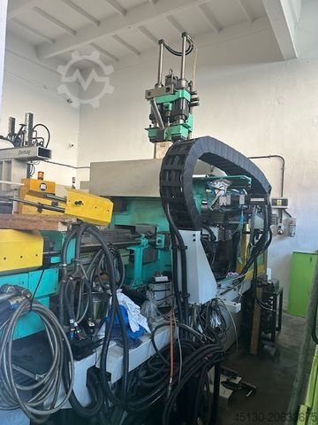 Mașină de turnat prin injecție Arburg 570C 2000-350/150