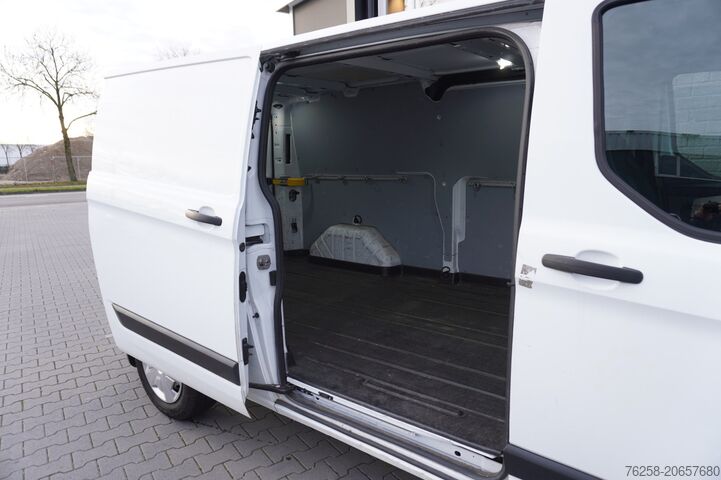 Delivery van Ford Transit Custom 2.0 TDCI 130PK L2 EURO 6 - Airco...