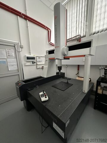Coordinate measuring machine Mitutoyo CNC KMG CRYSTA-Apex V9106