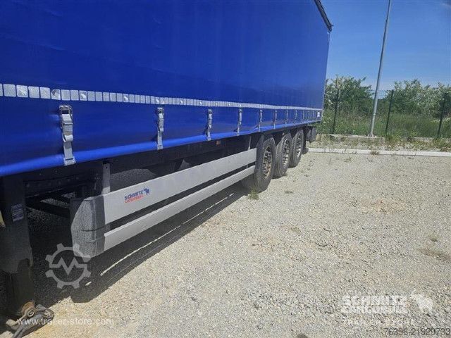 Auflieger mit Pritsche & Plane Schmitz Cargobull Semitrailer Curtainsider Standard