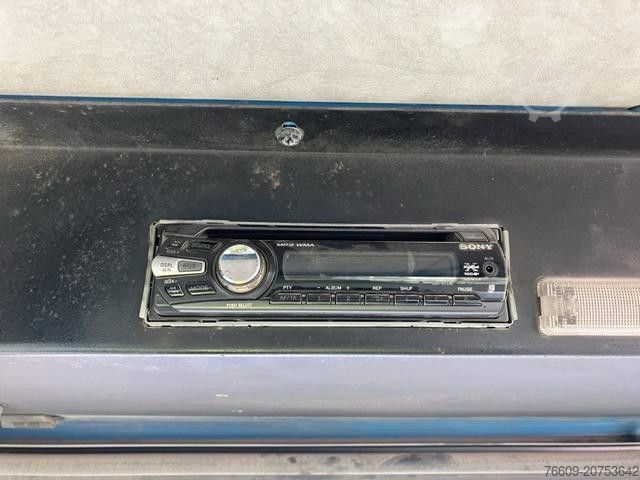 Camión con caja móvil BC 182