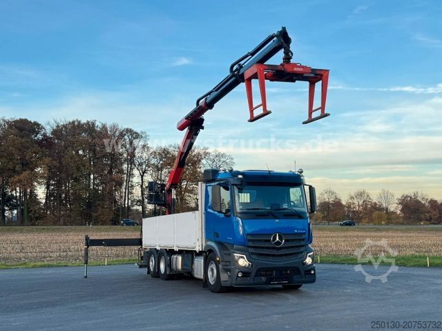 Nákladné auto s plochou korbou a plachtou MERCEDES-BENZ Actros 2545 MP5 6x2 Palfinger 23.001 Tec3