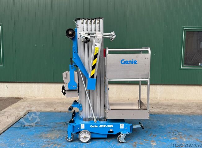 Platform kerja khusus Genie AWP-30S AC