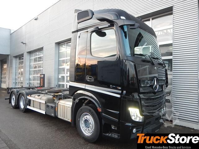 Camion porte-caisses amovibles  Actros 2553 L BDF