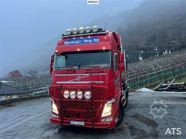 Transportador de madeira Volvo Fh540 8x4 Timber Truck w/ 2016 M110L80 Palfinger C
