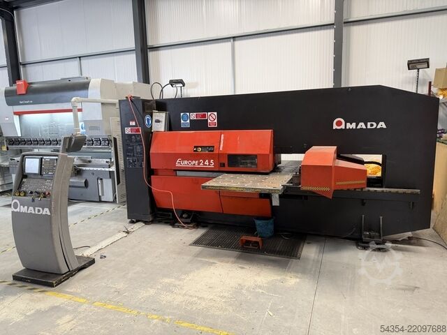 Punzonadora de torre CNC Amada Europe 245