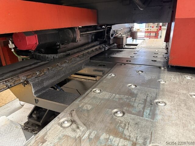 Punzonadora de torre CNC Amada Europe 245
