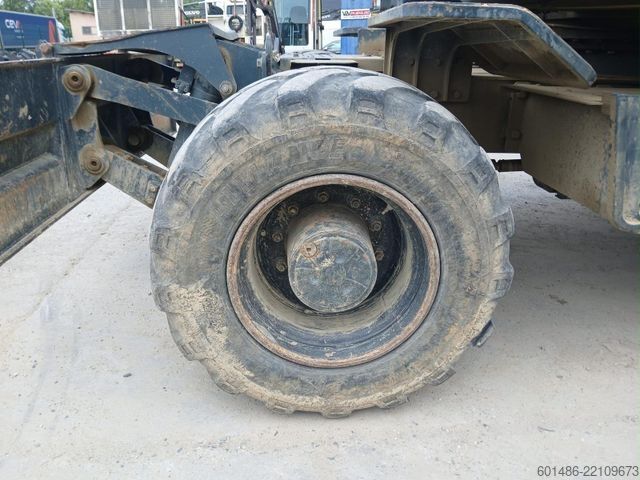 Excavadora móvil HYUNDAI HW 140
