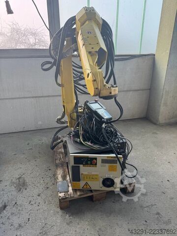 Robot industrial FANUC M20iA , R30iA