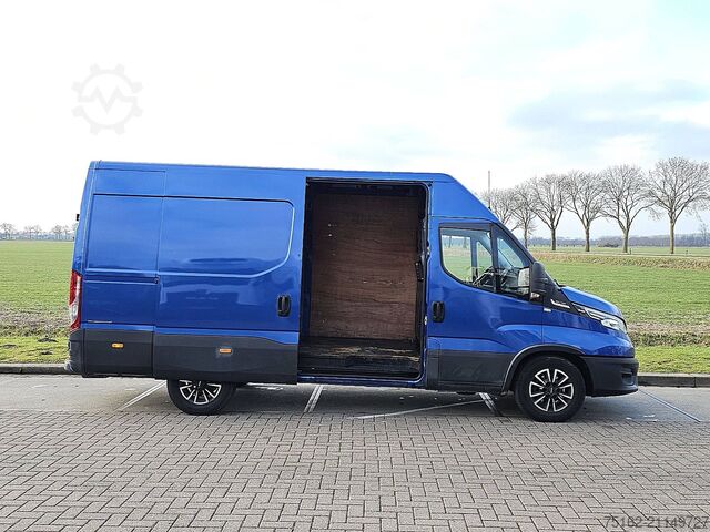 Комби с висок покрив IVECO DAILY 35S18 3.0ltr Automaat 180P