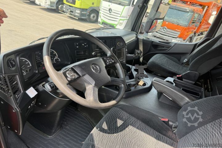 Kipper LKW Mercedes-Benz Arocs 3243 8x4 Schwarzmüller / Swiss-Vehicle