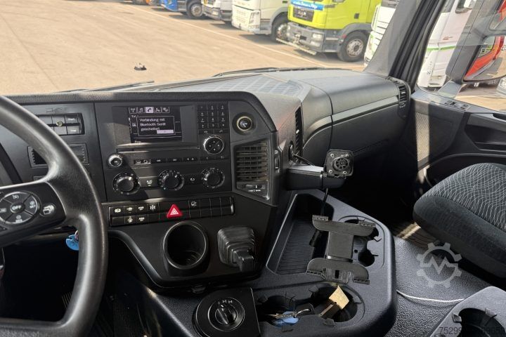 Kipper LKW Mercedes-Benz Arocs 3243 8x4 Schwarzmüller / Swiss-Vehicle