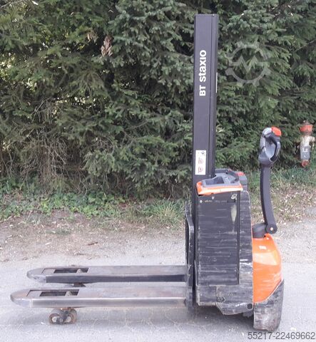 Kézi emelő TOYOTA BT SWE