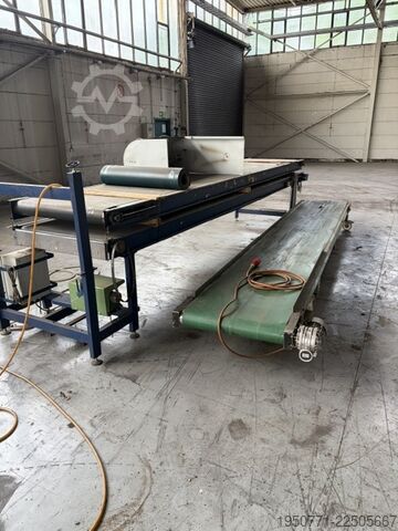 Conveyor  