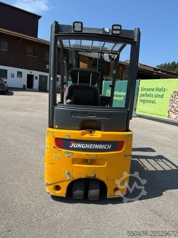 手动托盘搬运车 Jungheinrich Typ EFG 216k mit Ladegerät EFG 216k