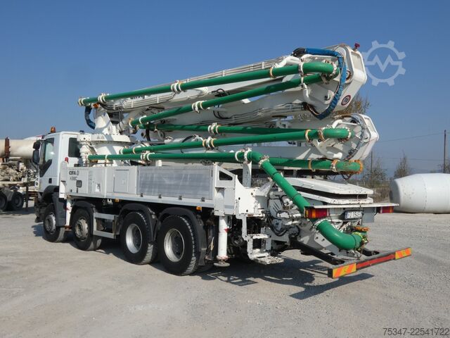 φορτηγό αντλίας σκυροδέματος Iveco TRAKKER 450