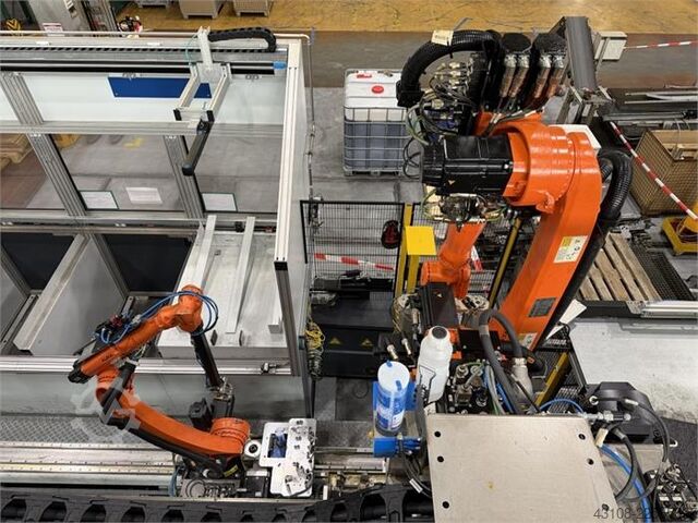 نظام بوابة روبوتية مزود بخمسة روبوتات KUKA KR 16 R2010-2