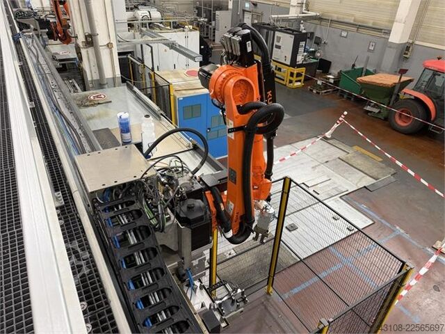 نظام بوابة روبوتية مزود بخمسة روبوتات KUKA KR 16 R2010-2