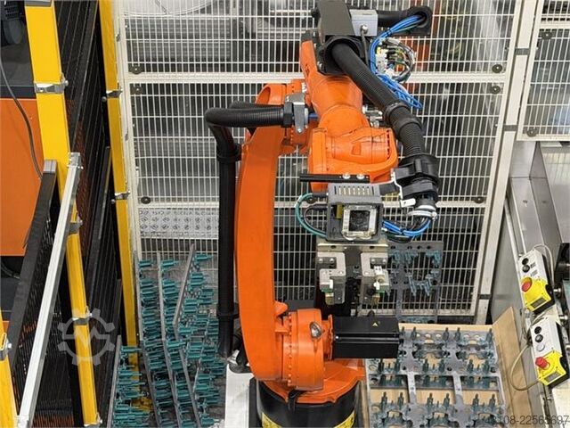 نظام بوابة روبوتية مزود بخمسة روبوتات KUKA KR 16 R2010-2