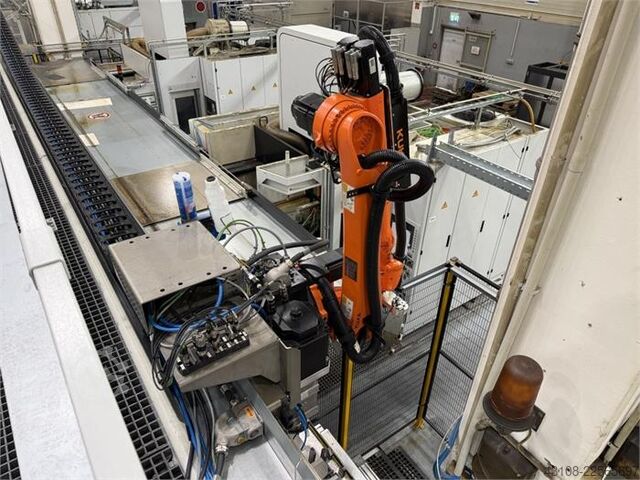 نظام بوابة روبوتية مزود بخمسة روبوتات KUKA KR 16 R2010-2