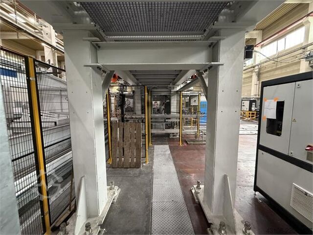 نظام بوابة روبوتية مزود بخمسة روبوتات KUKA KR 16 R2010-2
