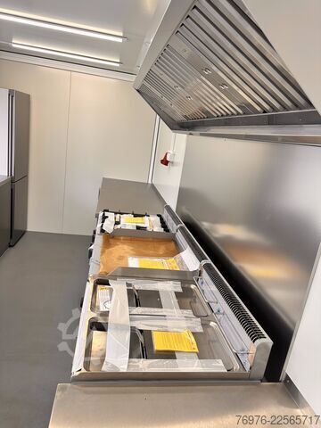 Prodajni voziček / tovornjak s hrano Voll ausgestatteter Gastro-Contrailer (Hydraulik-Absenkbar) | Profi-Küche NEU