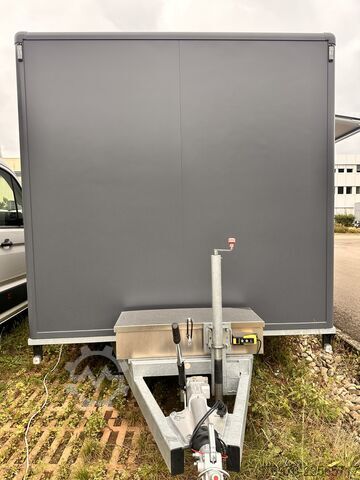 Prodajni voziček / tovornjak s hrano Voll ausgestatteter Gastro-Contrailer (Hydraulik-Absenkbar) | Profi-Küche NEU