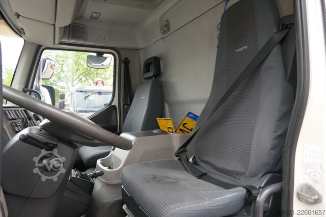 Hladnjača i zamrznuti transport Volvo FL 240 | Carrier SUPRA 950Mt / Bi-temp | 3 Comp...