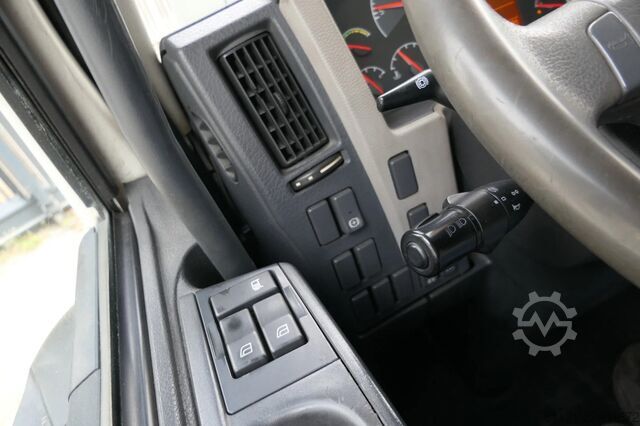 Pengangkutan dalam peti sejuk/beku Volvo FL 240 | Carrier SUPRA 950Mt / Bi-temp | 3 Comp...