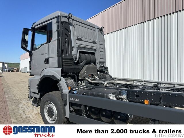 トラックシャーシ MAN TGS 33.540 6x6 BB CH, Intarder