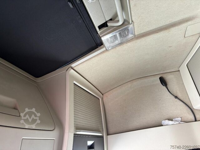 Furgon transport auto Volvo FH 500 + HYDRAULISCHE PLATEAUS + LIER + REMOTE ...
