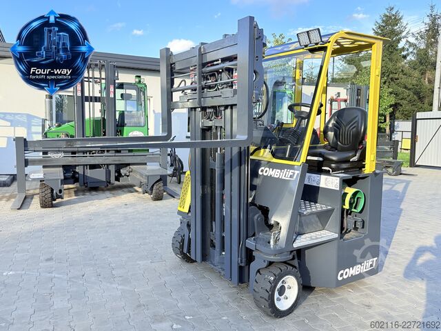 Empilhadeira multidirecional Combilift CB3000 GAS TRIPLEX 4900 CABIN POSITIONER