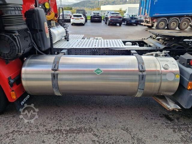 Camión de materiales peligrosos Iveco Stralis NP460