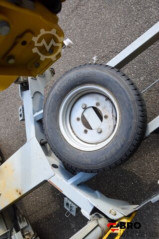 במת הרמה נגררת + ממונעת עצמאית Ommelift 1830 EBZX Aanhangerhoogwerker