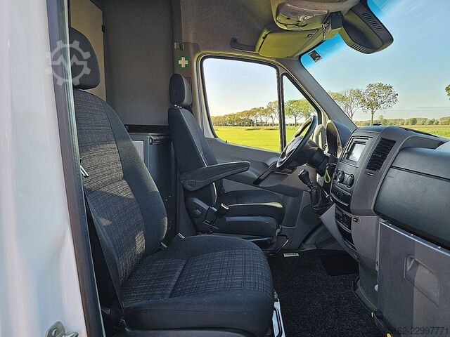 MERCEDES-BENZ SPRINTER 519 L2H2 N2 3500Kg Trekhaak V6 3.0Ltr Dubbellucht Euro6 BPM-Vrij Camera 190Pk MERCEDES-BENZ SPRINTER 519 L2H2 N2 3500Kg Trekhaak V6 3.0Ltr ...