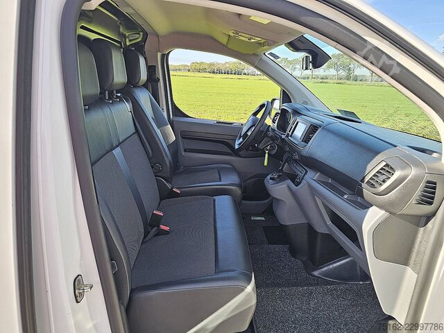 OPEL VIVARO 2.0 lungo, automatico, climatizzatore, navigatore, sensori di parcheggio, portapacchi su OPEL VIVARO 2.0 lang, automaat, airco, navi, pdc, im...