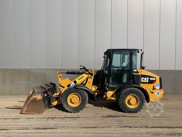 Nakladalec na kolesih CAT 906