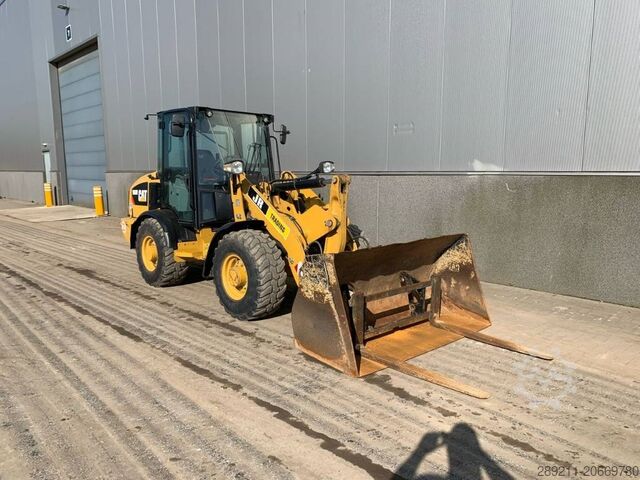 Nakladalec na kolesih CAT 906