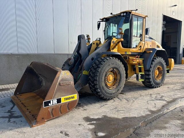 Nakladalec na kolesih Volvo L 90 H