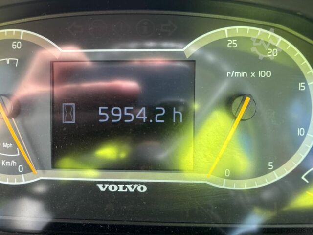 Nakladalec na kolesih Volvo L 90 H