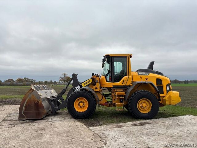 Nakladalec na kolesih Volvo L 90 H (On Transport)