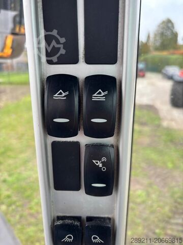 Nakladalec na kolesih Volvo L 90 H (On Transport)