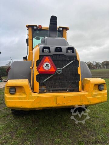 Nakladalec na kolesih Volvo L 90 H (On Transport)