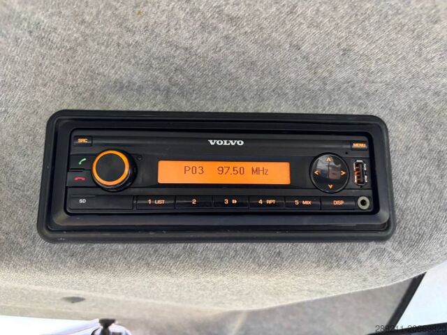 Nakladalec na kolesih Volvo L 90 H (On Transport)